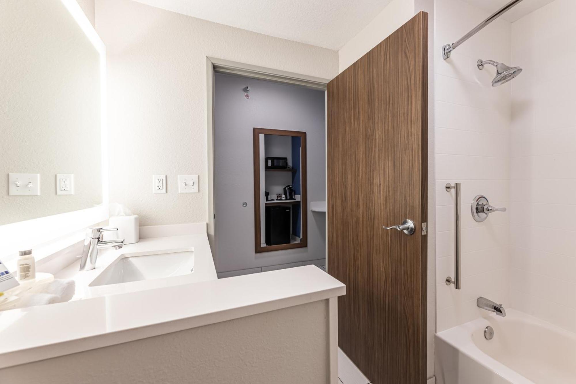 Holiday Inn Express & Suites - Rantoul By Ihg Exteriör bild
