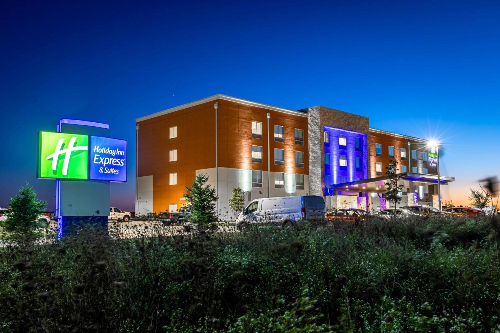 Holiday Inn Express & Suites - Rantoul By Ihg Exteriör bild