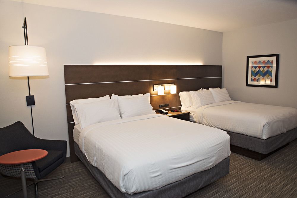 Holiday Inn Express & Suites - Rantoul By Ihg Exteriör bild